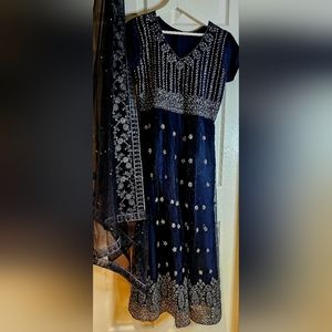 Long dress, clothes, party wear, shadi clothing, embroidered kurtas Pakistani